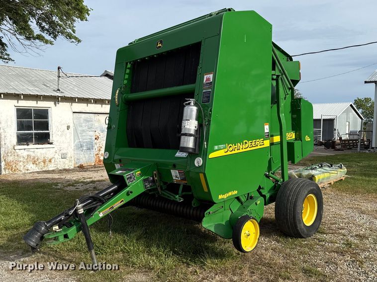 image for item EC4584 John Deere 567 round baler