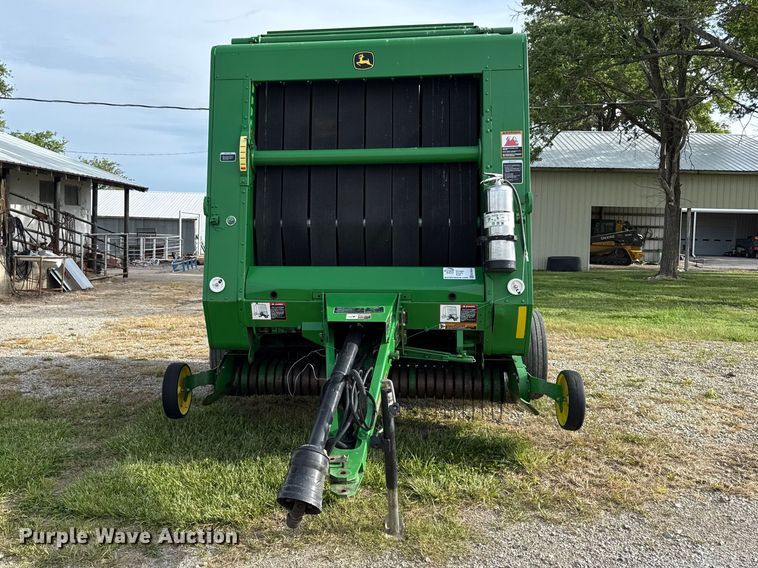 image for item EC4584 John Deere 567 round baler