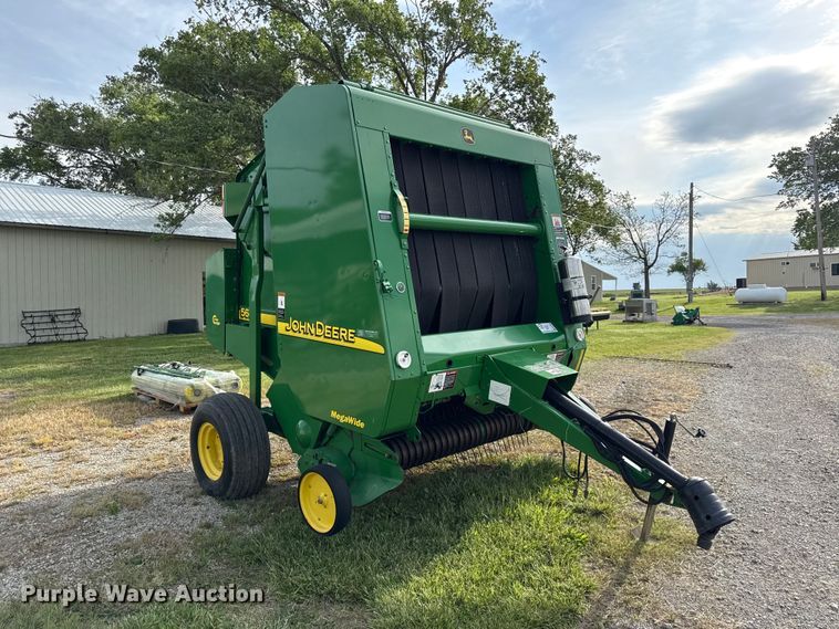 image for item EC4584 John Deere 567 round baler