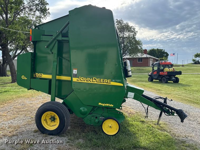 image for item EC4584 John Deere 567 round baler