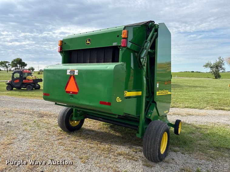 image for item EC4584 John Deere 567 round baler
