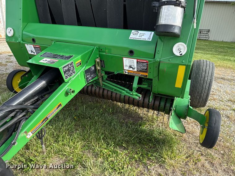 image for item EC4584 John Deere 567 round baler