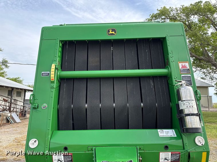 image for item EC4584 John Deere 567 round baler