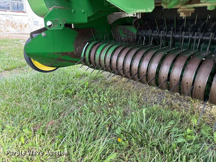image for item EC4584 John Deere 567 round baler