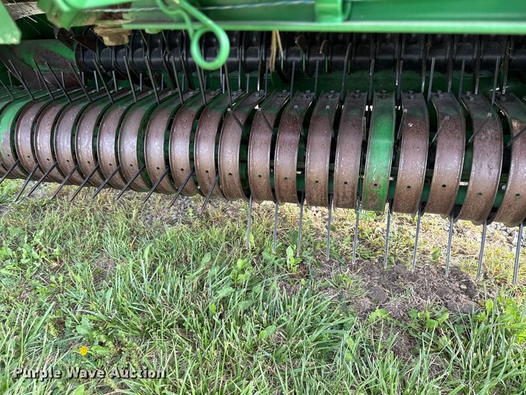 image for item EC4584 John Deere 567 round baler