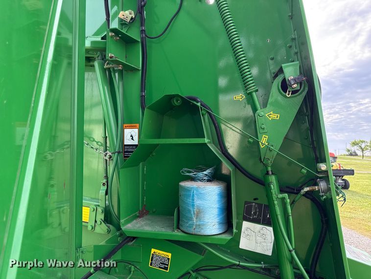 image for item EC4584 John Deere 567 round baler