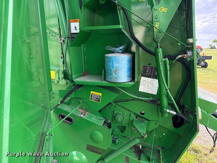 image for item EC4584 John Deere 567 round baler