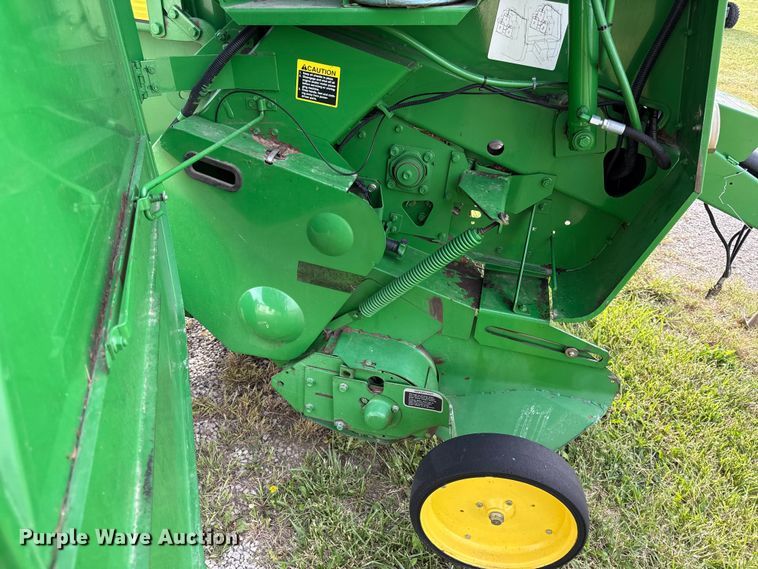 image for item EC4584 John Deere 567 round baler