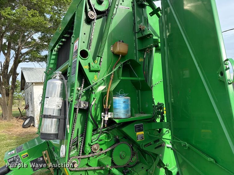 image for item EC4584 John Deere 567 round baler