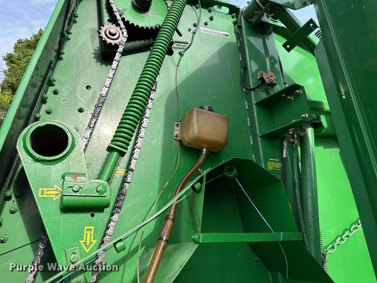 image for item EC4584 John Deere 567 round baler