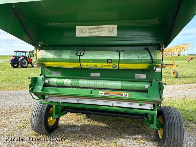 image for item EC4584 John Deere 567 round baler