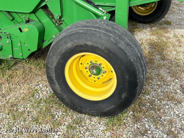 image for item EC4584 John Deere 567 round baler
