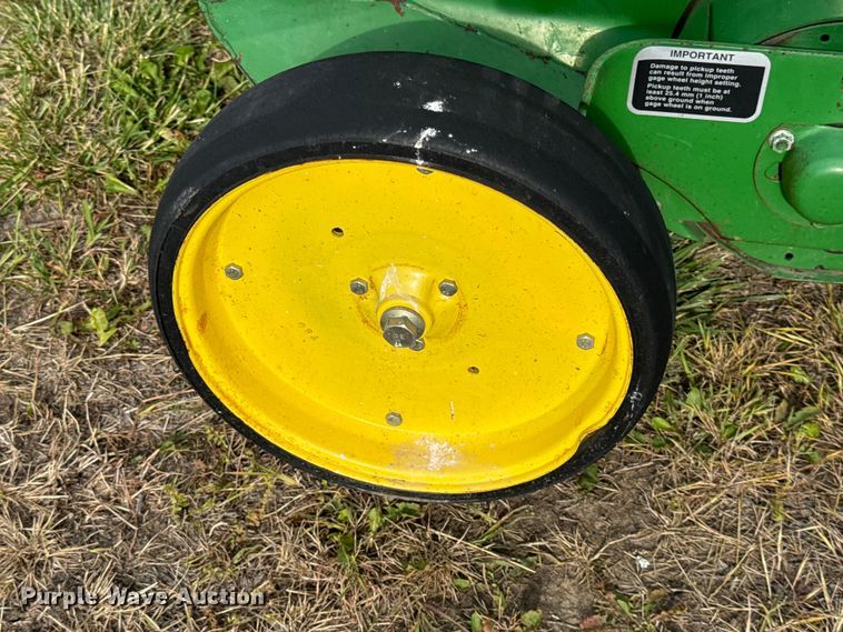 image for item EC4584 John Deere 567 round baler