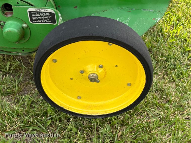 image for item EC4584 John Deere 567 round baler