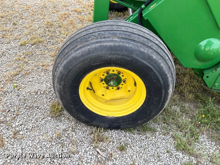image for item EC4584 John Deere 567 round baler
