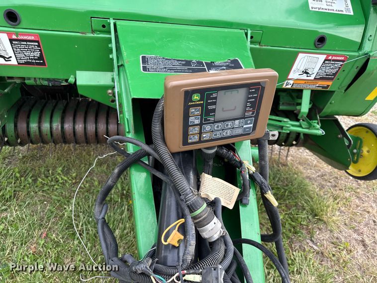 image for item EC4584 John Deere 567 round baler