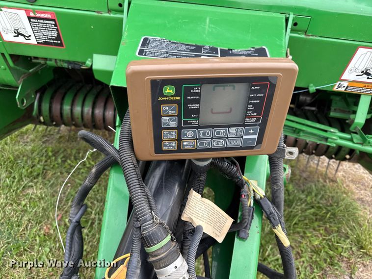 image for item EC4584 John Deere 567 round baler