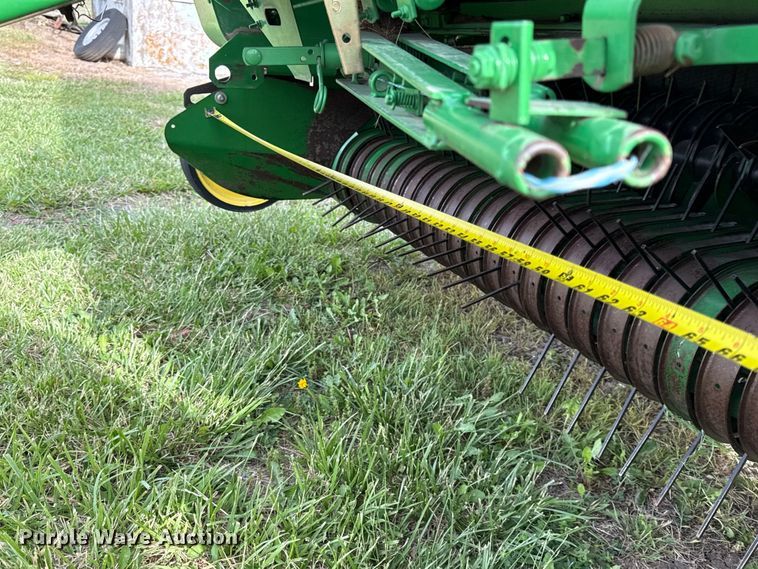 image for item EC4584 John Deere 567 round baler