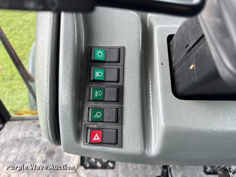 image for item EC4587 2005 Zetor Proxima 8421 tractor
