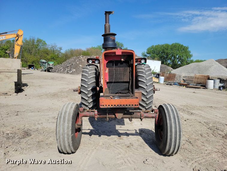 image for item EE0986 1968 International  1256 tractor