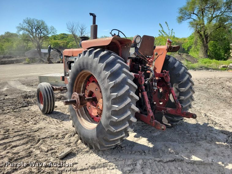 image for item EE0986 1968 International  1256 tractor