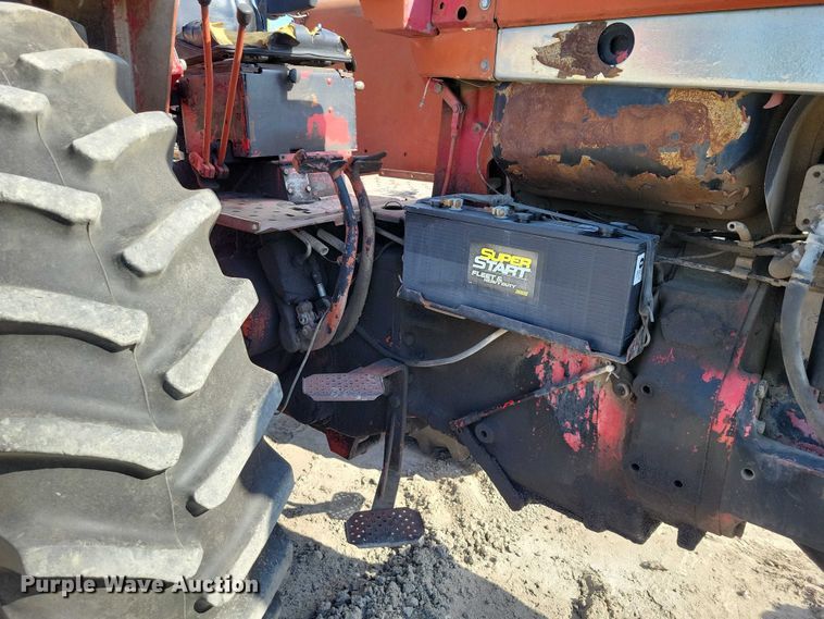 image for item EE0986 1968 International  1256 tractor