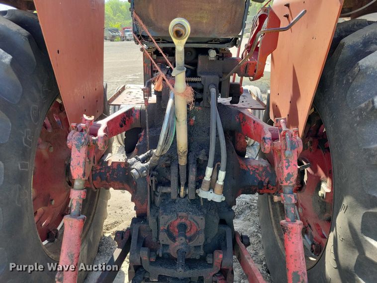 image for item EE0986 1968 International  1256 tractor