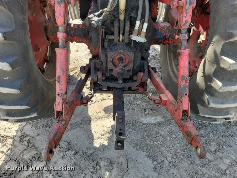 image for item EE0986 1968 International  1256 tractor