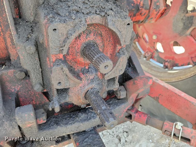 image for item EE0986 1968 International  1256 tractor