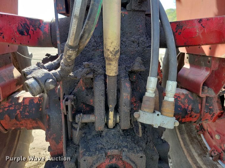 image for item EE0986 1968 International  1256 tractor