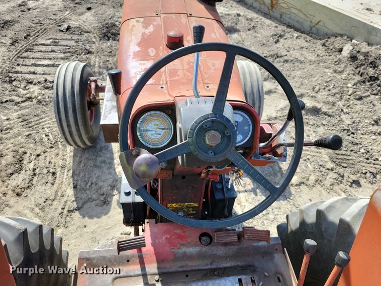image for item EE0986 1968 International  1256 tractor