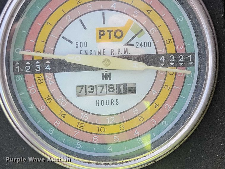 image for item EE0986 1968 International  1256 tractor