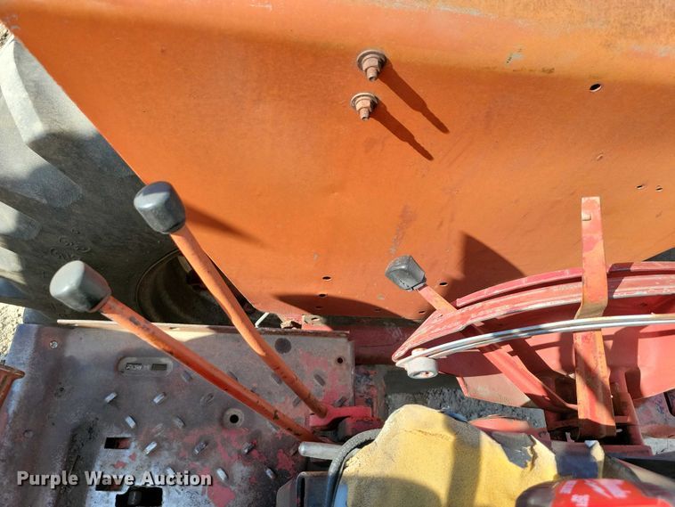 image for item EE0986 1968 International  1256 tractor