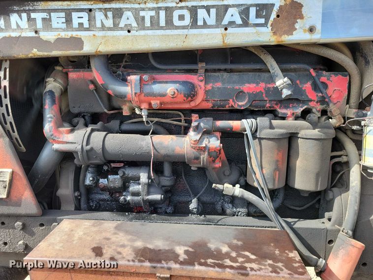 image for item EE0986 1968 International  1256 tractor