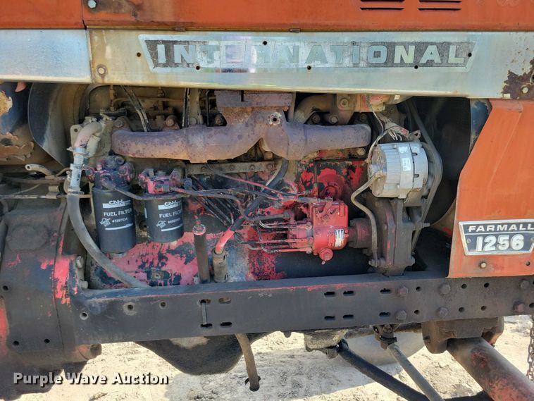 image for item EE0986 1968 International  1256 tractor