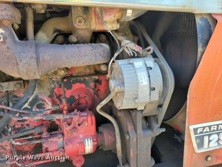 image for item EE0986 1968 International  1256 tractor