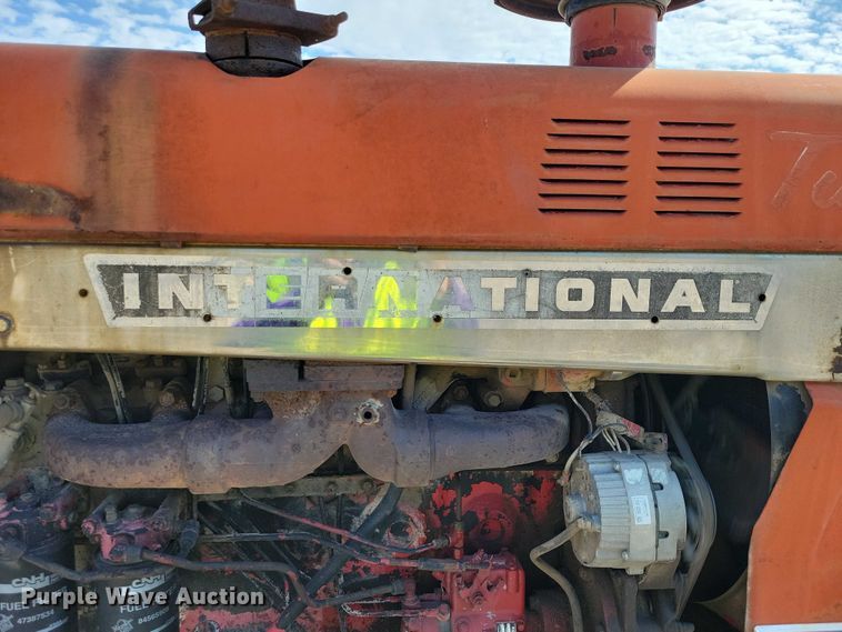 image for item EE0986 1968 International  1256 tractor