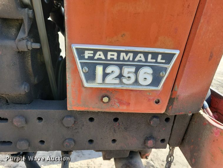 image for item EE0986 1968 International  1256 tractor