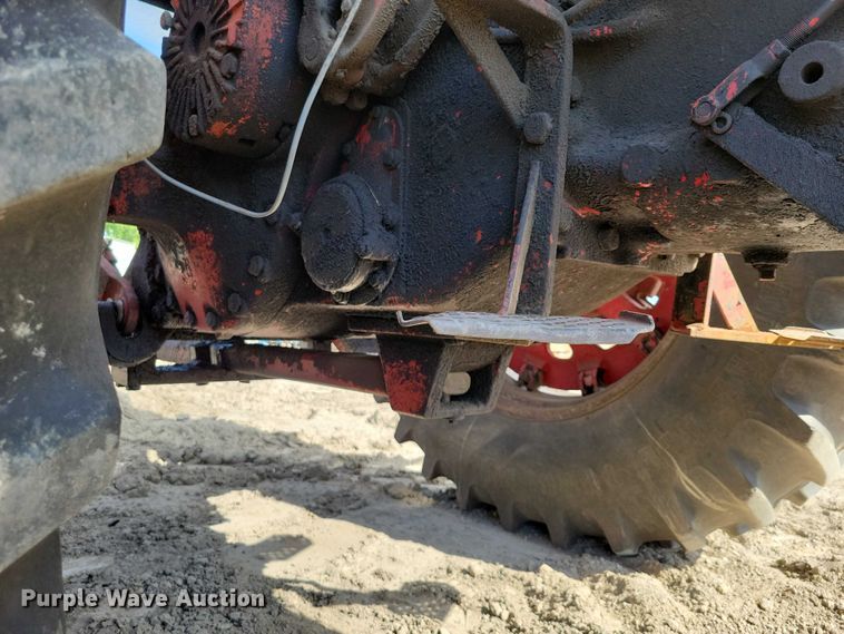 image for item EE0986 1968 International  1256 tractor