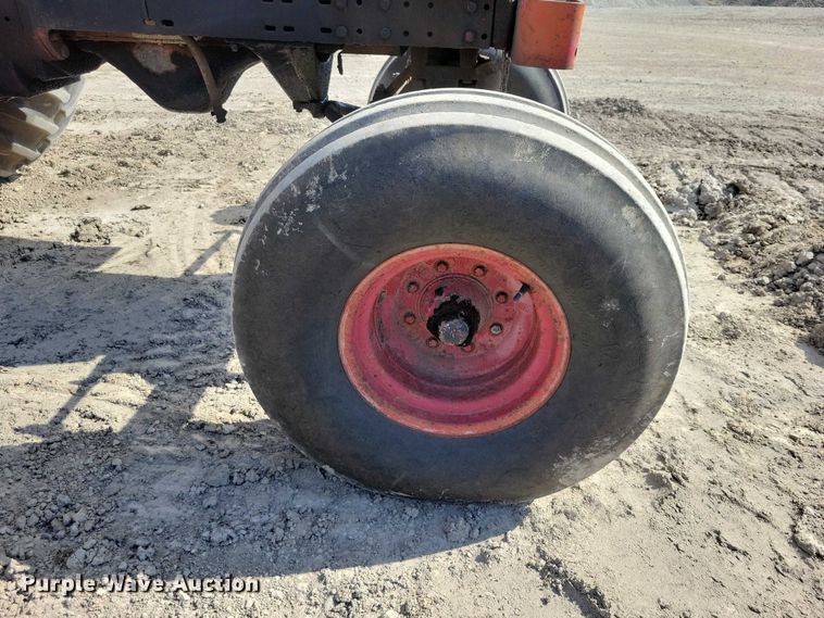 image for item EE0986 1968 International  1256 tractor