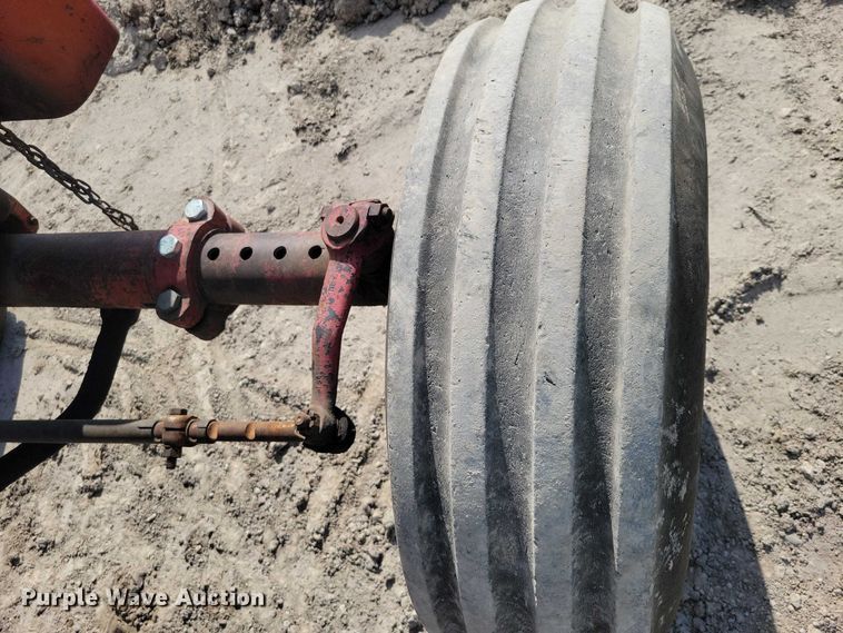 image for item EE0986 1968 International  1256 tractor