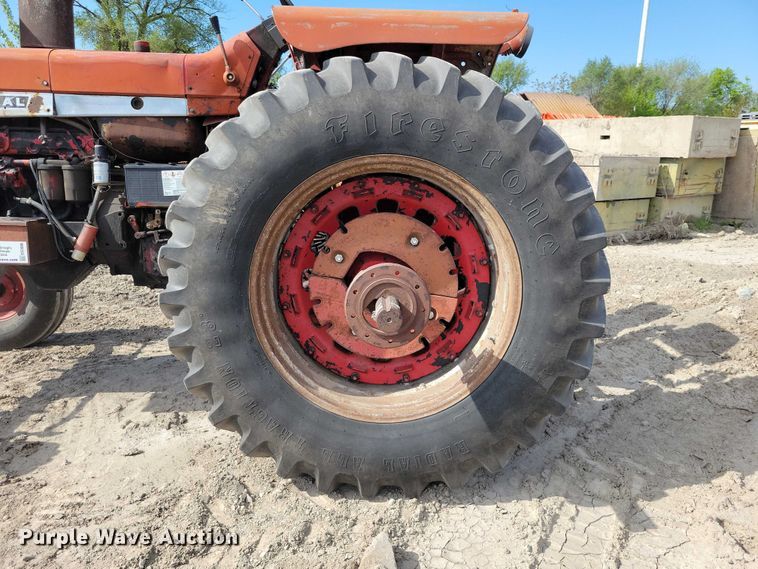 image for item EE0986 1968 International  1256 tractor