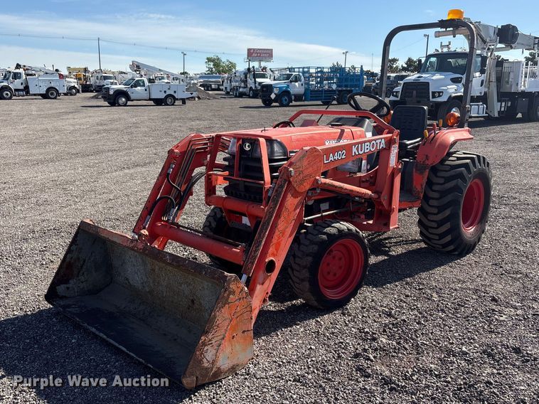 image for item EG9076 Kubota B2710HSD HFWD tractor