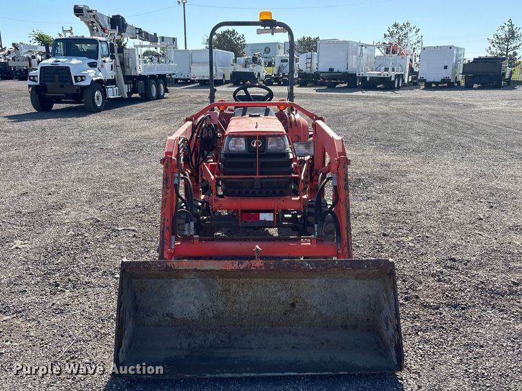 image for item EG9076 Kubota B2710HSD HFWD tractor