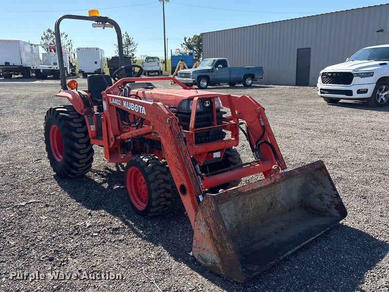 image for item EG9076 Kubota B2710HSD HFWD tractor