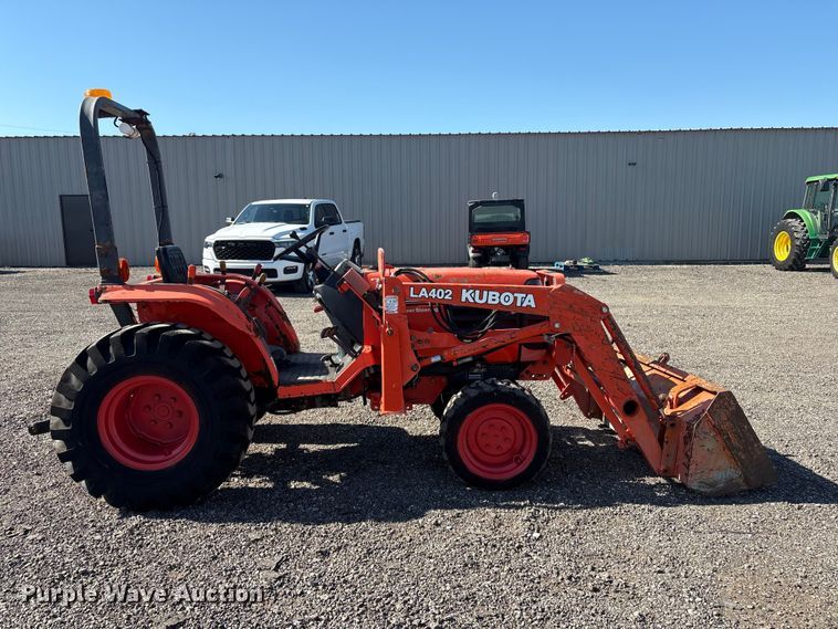 image for item EG9076 Kubota B2710HSD HFWD tractor
