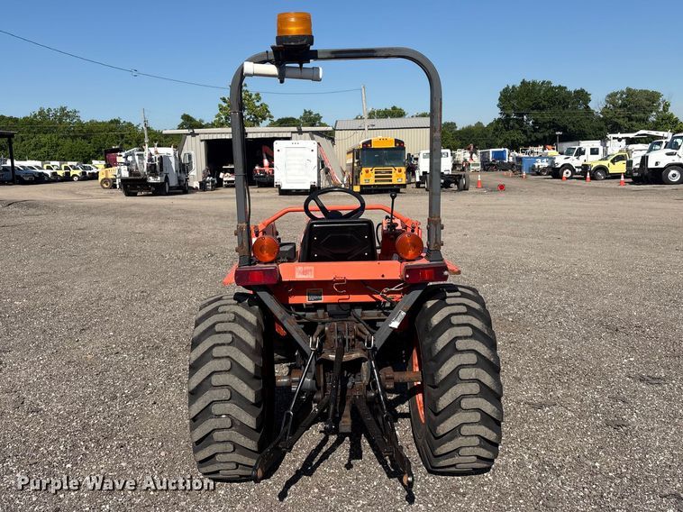 image for item EG9076 Kubota B2710HSD HFWD tractor