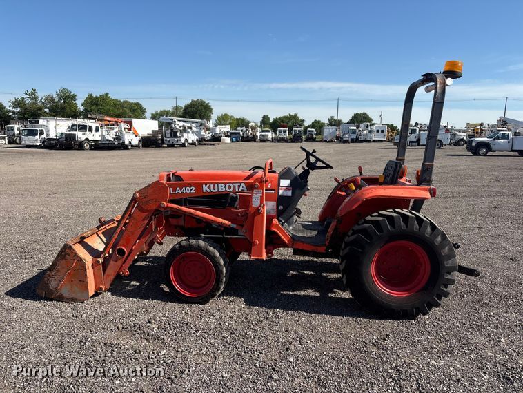 image for item EG9076 Kubota B2710HSD HFWD tractor