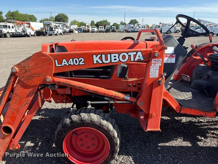 image for item EG9076 Kubota B2710HSD HFWD tractor