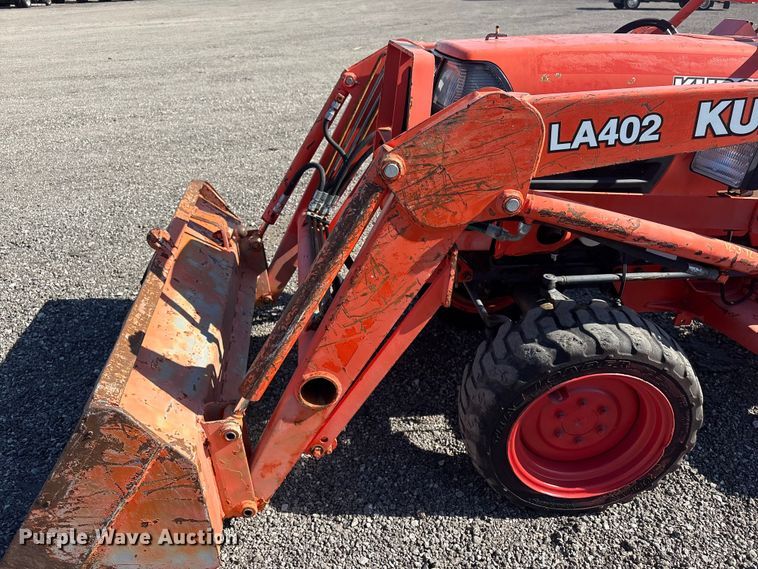 image for item EG9076 Kubota B2710HSD HFWD tractor